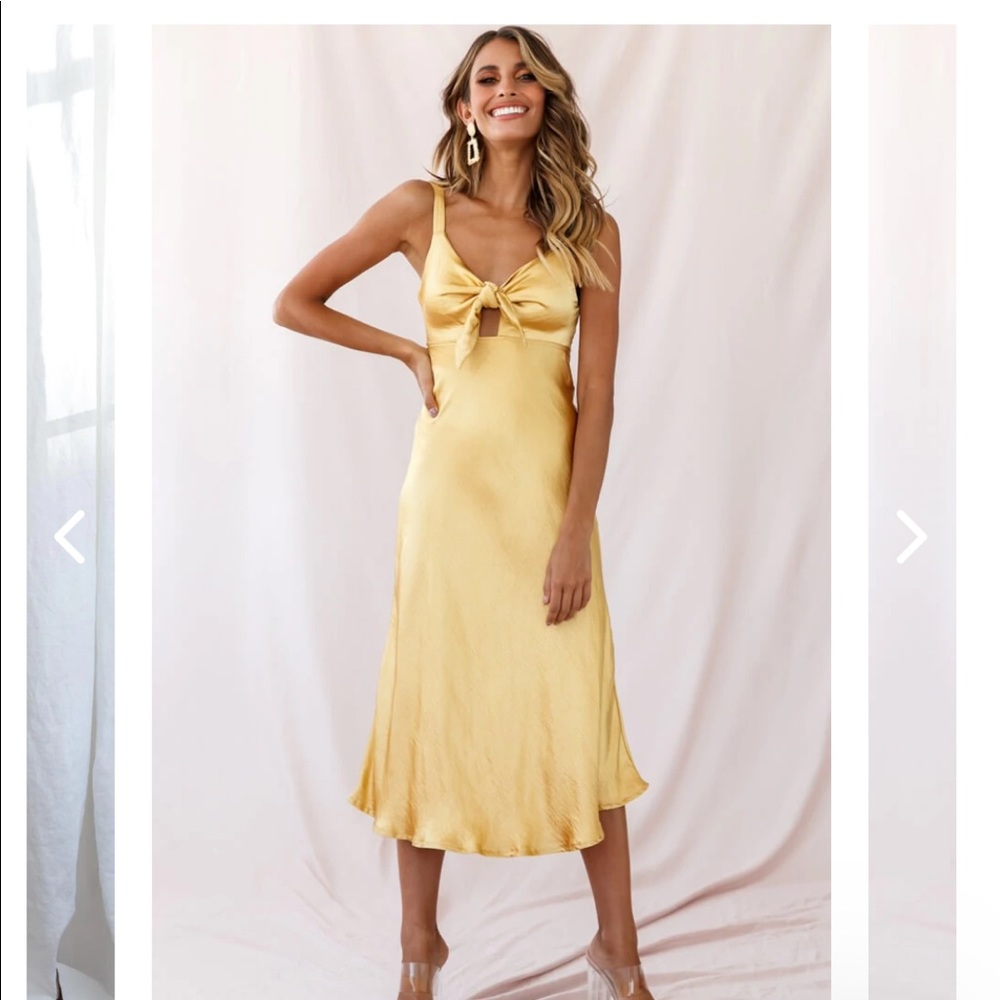 Selfie Leslie Small Gold Midi Dress